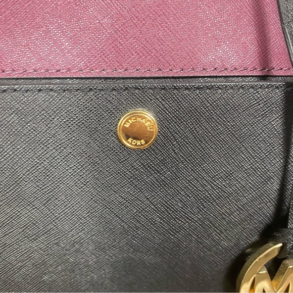 Michael Kors Jet Set Top Zip Snap Pocket Tote merlot and black - Picture 3 of 11